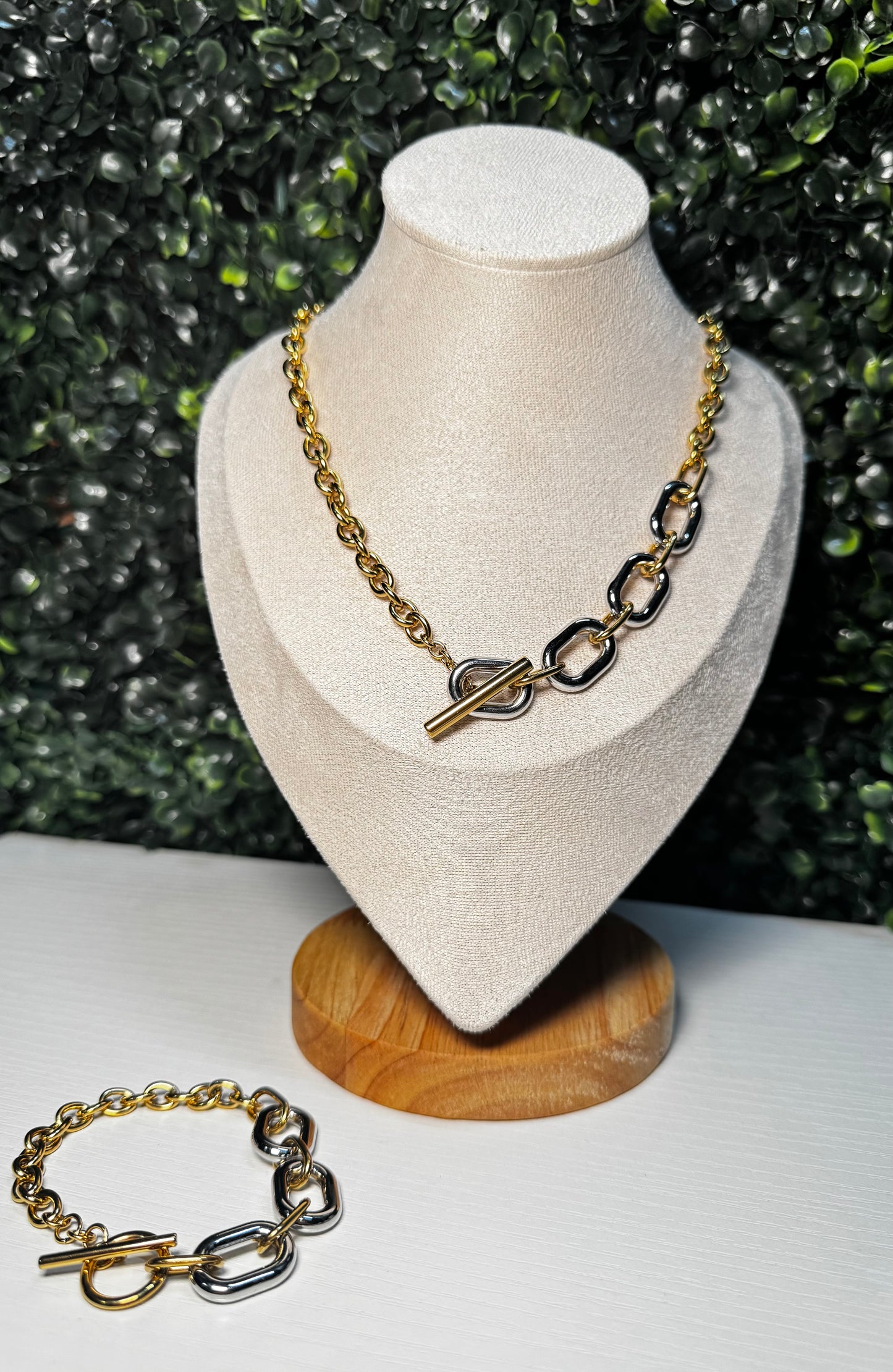 Claudia set