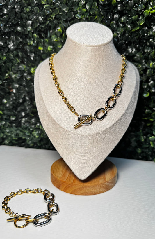 Claudia set